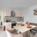 Sonja Villa *