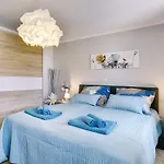 Sonja Villa *