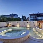 Sonja Villa *